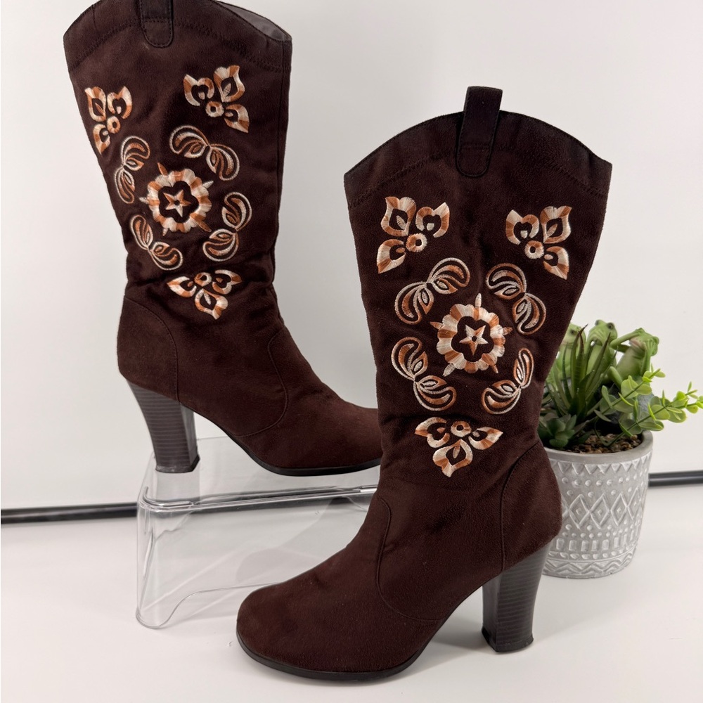 Elegant Floral Embroidered Heeled Boots